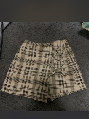 Bershka plaid mini skort black and cream like new