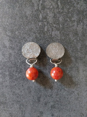Hammered earrings like new, handmade with clips red and silver
