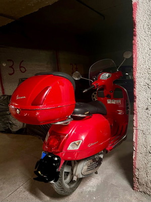 Vespa GTS 250 i.e. 2007 μεταχειρισμένο, με γνήσια extras και κόκκινο χρώμα