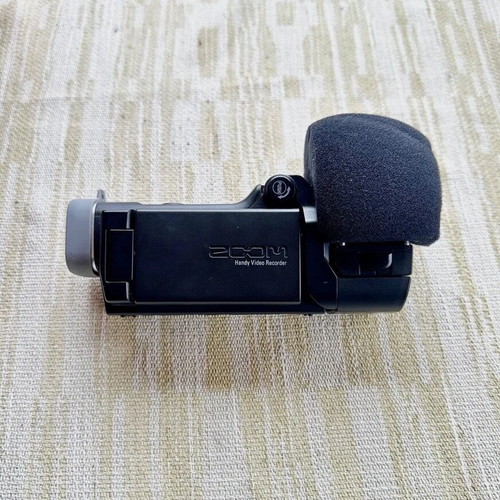 Zoom Q8 like new with all accessories