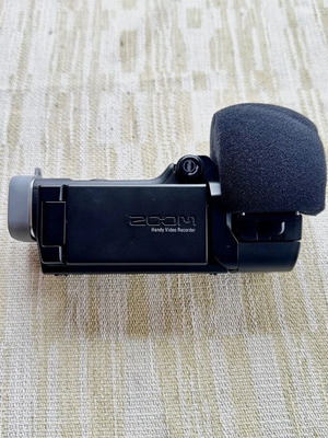 Zoom Q8 like new with all accessories