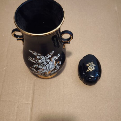 Porcelain gilded set of 2 like new