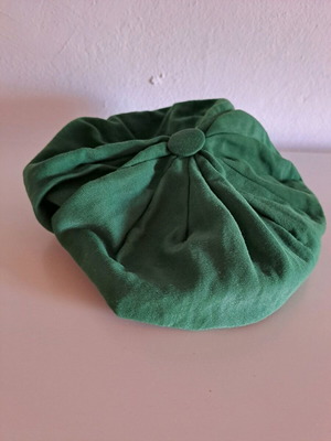 Women's hat used, size M/L