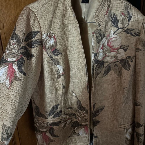 Quilted women's jacket Studio Liz Claiborne gold like new