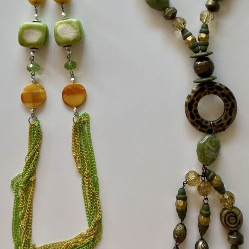 Set of 2 handmade necklaces like new, khaki and green shades