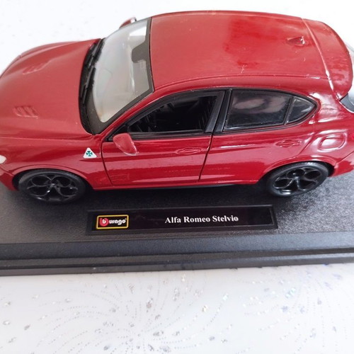 Alfa Romeo Stelvio 1:24 miniature car new without box