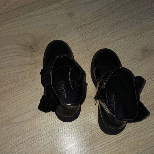 Nelli Blu kids boots size 30 like new, black patent leather with bow