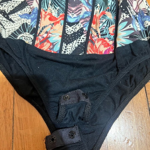 Bershka bodysuit small used, multicolor