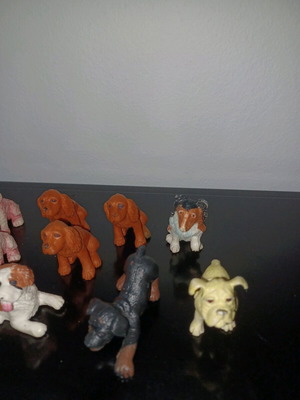 Dog figures used, pack