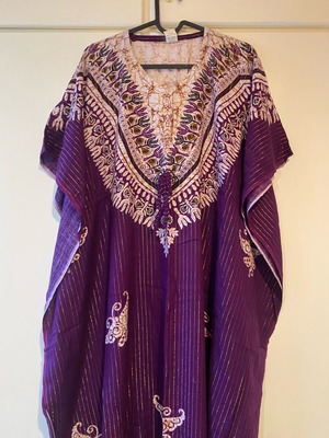 Caftan like new, purple, 100% rayon