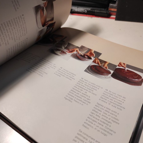 Cioccolato hardcover book like new, Italian