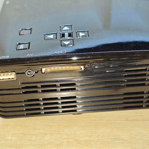 Mini Portable LED Projector HD with HDMI USB and SD like new