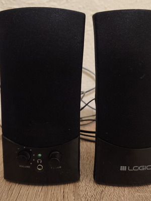 Logic wired speakers used, USB pair with volume control and headphone output