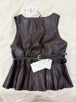 Zara μπλουζάκι καινούργιο με εφέ δέρματος, ζωνάκι και φερμουάρ πίσω