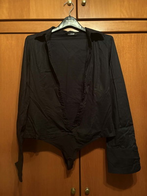 Women's black shirt like new, size L
