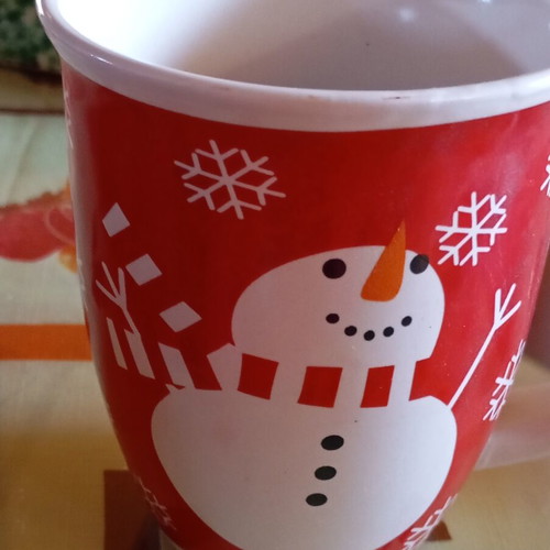 Christmas mugs set, 5 with handles and 1 with silicone lid