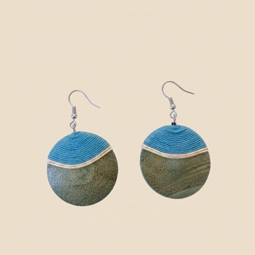 Circular earrings like new, blue and green shades with natural wood and thread
