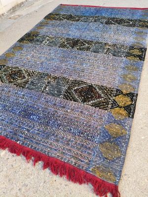 Large woven rug 330x195 like new