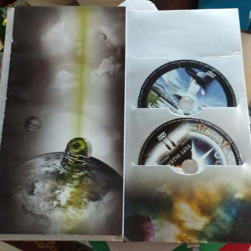 Collectible DVD set Aliens with The Man Who Fell to Earth and Stargate
