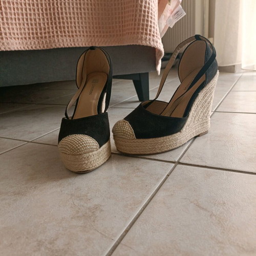 Platform shoes like new with rope trim, size 37, black and beige
