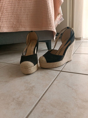 Platform shoes like new with rope trim, size 37, black and beige
