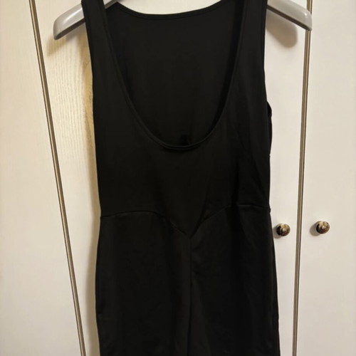 One-piece gym shorts like new, size XL