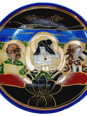 Red Medallion Vintage Chinese Plate 11 cm like new