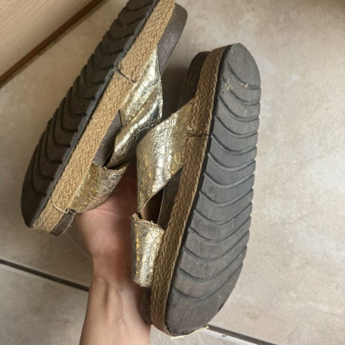 Slippers size 39 like new, multicolor gold