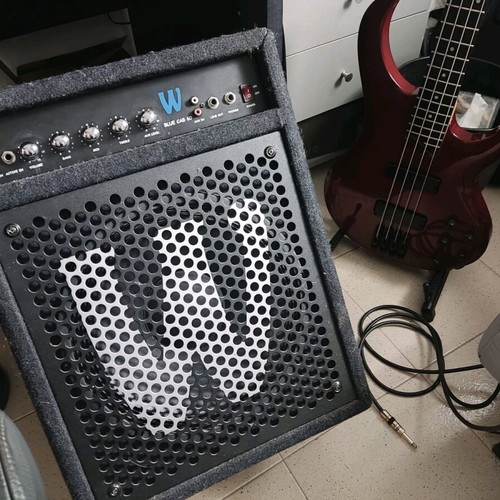 Warwick Blue Cab 60 bass amplifier used with 12" speaker