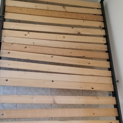 Metal double bed almost new without mattress