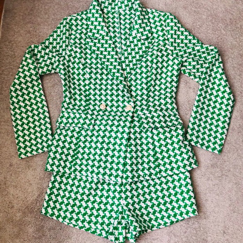 Shein women's suit used, blazer and shorts, size S