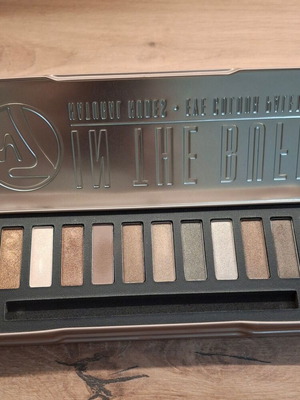 W7 eyeshadow palette new without brush