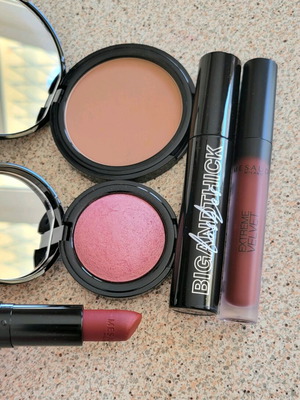 Mesauda makeup bundle like new