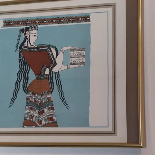 Mycenaean colored paintings used from frescoes and golden offerings