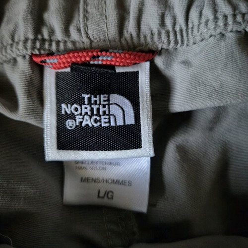 The North Face Convertible 2 in 1 pants/shorts like new, size L