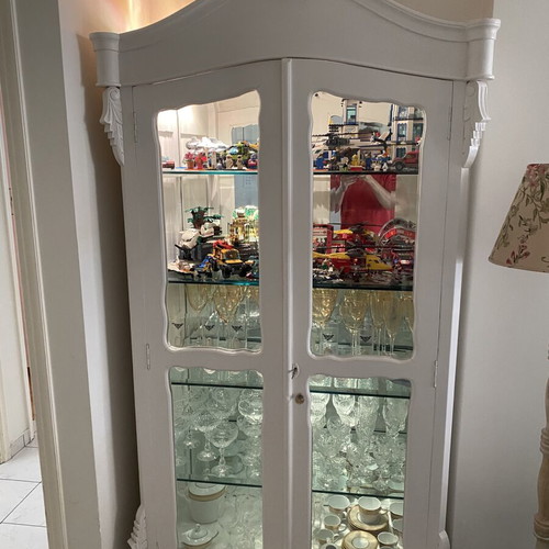 Showcase like new