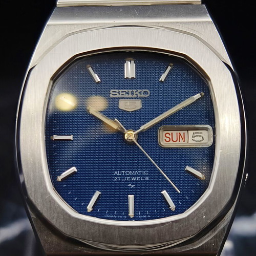 Seiko 5 Nautilus Automatic Ref. 7019-5140 vintage watch, blue and silver
