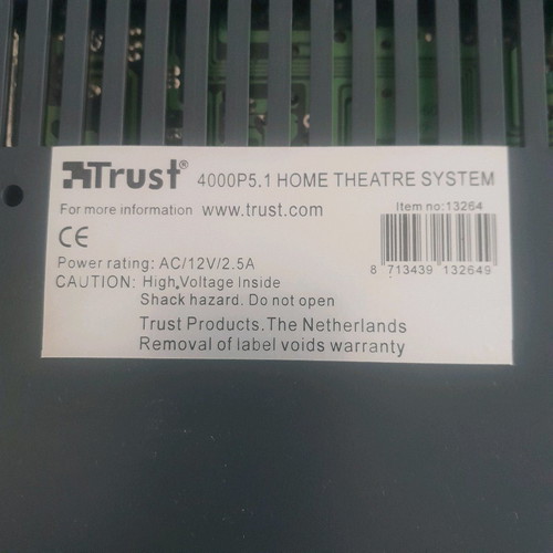 Σύστημα home cinema Trust μεταχειρισμένο με 5 ηχεία και βάσεις