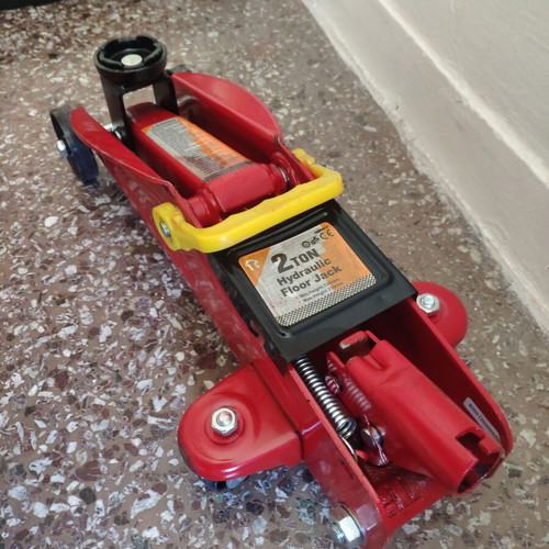 Hydraulic jack "Crocodile" 2 ton used with case for repair or spare parts