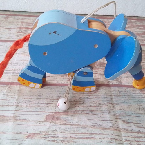 Wooden children's elephant marionette used, length 18 cm