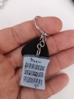 Keychain with acrylic music sheet and 0.71mm pen new, multicolor