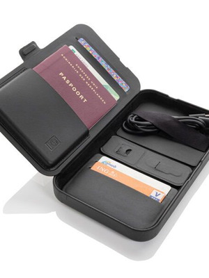 Swiss Peak Travel Case with 3-in-1 Wireless Charger New