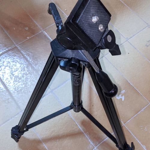 Vanguard Camera Tripod like new, 3-Way Panhead, quick release