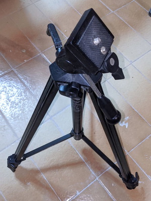 Vanguard Camera Tripod like new, 3-Way Panhead, quick release