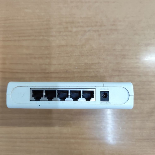 D-Link DGS-1005D Gigabit Switch 5 Ports used