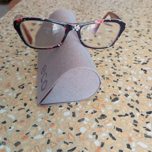 Dolce & Gabbana kids girls eyeglasses used, black and red