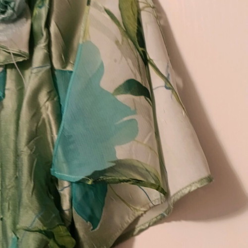 Kekatou women's formal dress like new with floral design