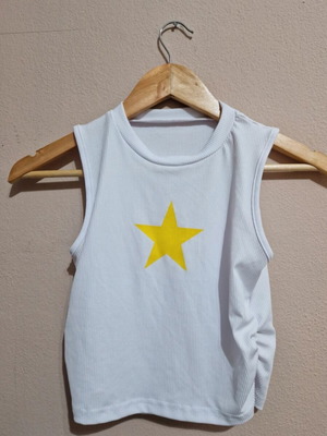 White top new, size 152 cm, yellow star detail