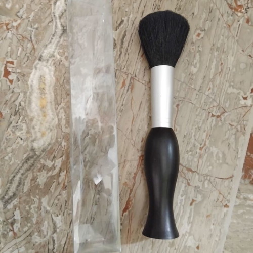 Makeup brush for powder with protective case like new