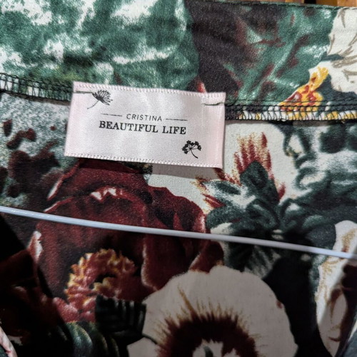 Cristina beautiful life shirt like new, size S M